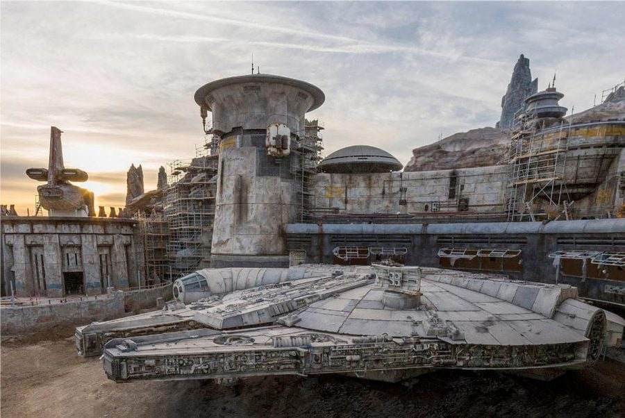 Milennium Falcon Star Wars Galaxys Edge Disney