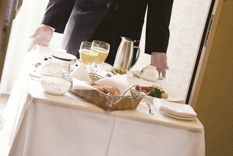 【聖誕新年浪漫之約】香港邊間酒店Staycation可享房內五星級用餐體驗 “In Room Dining”,仲有專人開檯及餐車服務!? Restos3